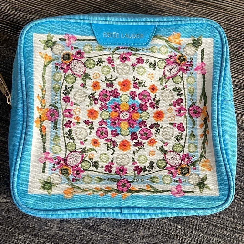 Estée Lauder cosmetic bag